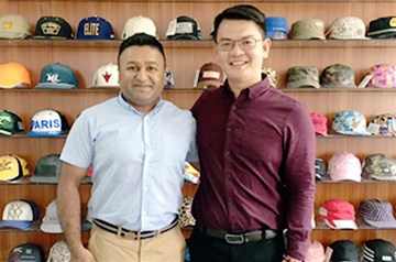 某英國(guó)采購(gòu)商-現(xiàn)場(chǎng)留影