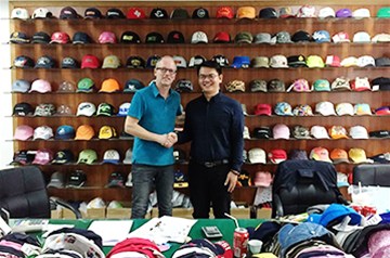 某德國(guó)采購(gòu)商-現(xiàn)場(chǎng)留影