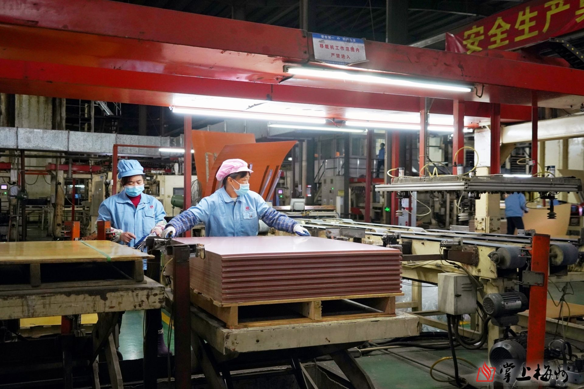 安心返鄉(xiāng)來 發(fā)展路更寬！梅州市威利邦電子科技有限公司深耕主業(yè)提升效能